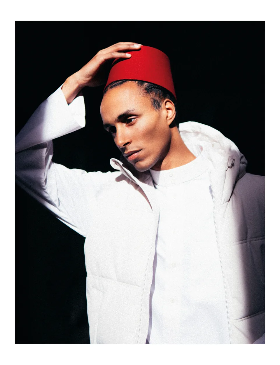 17:23 Magazine studio portrait