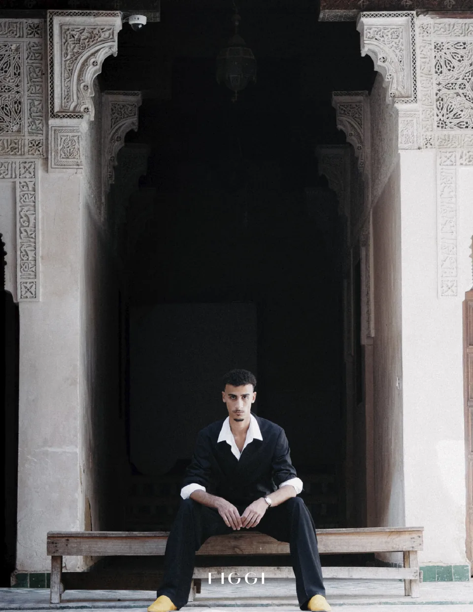 Figgi portrait framed by an arch