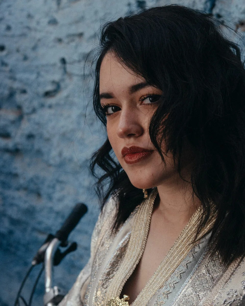 Close portrait for Maison Radieuse